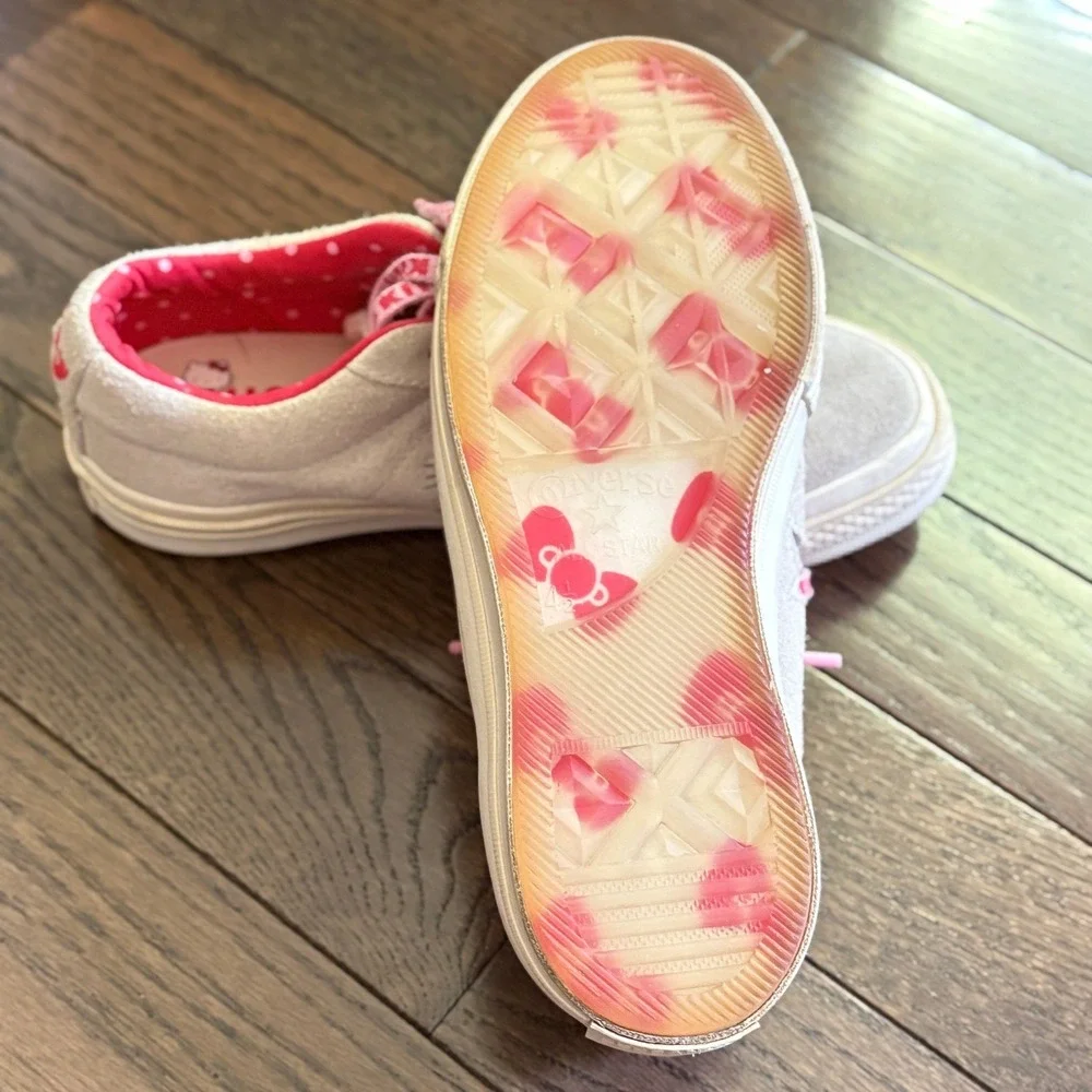 Hello‎ Kitty Converse One Star Sneakers Women Sz 6.5 Gray Suede Pink Laces - Picture 9 of 12